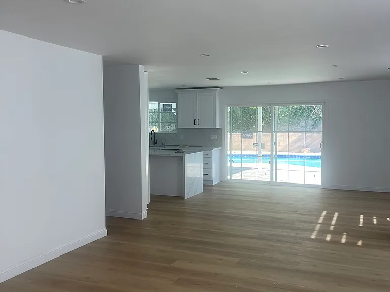 22620 Mobile St — Photo 1