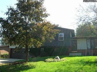 390 Moore Rd, Akron, OH 44319