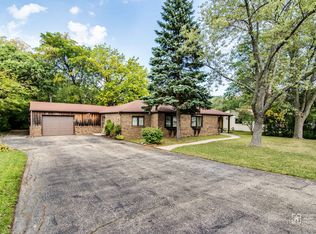 420 Hawthorn Ln, Hoffman Estates, IL 60169