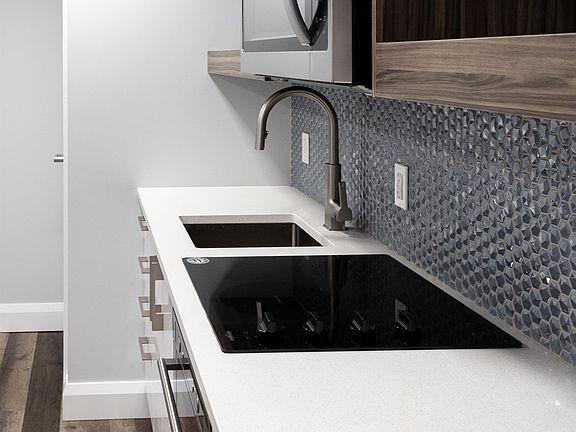 3rd image of 534 Lisgar St #7