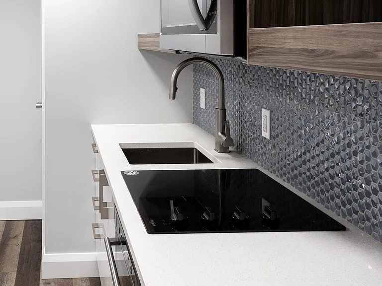 534 Lisgar St #7 — Photo 3