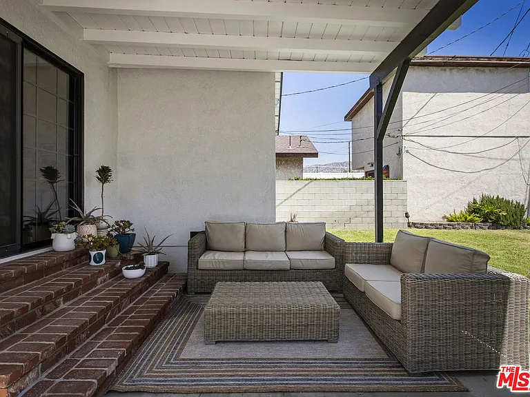 1132 N Reese Pl — Photo 21