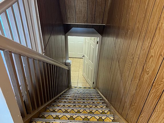 4th image of 828 Ponca St