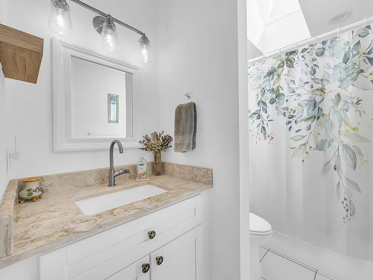 2735 SW Mariposa Cir — Photo 12