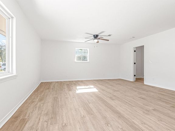 5th image of 4327 Wycliff Dr