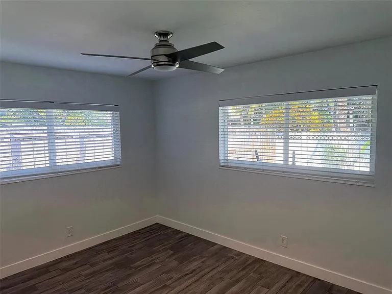 1077 NE 34th St #3 — Photo 16