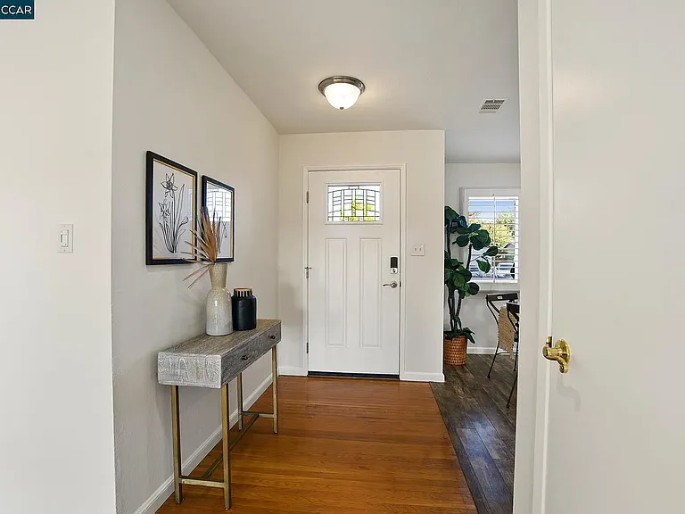 1842 Woodsdale Ct — Photo 14