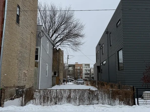 2050 W Superior St, Chicago, IL 60612