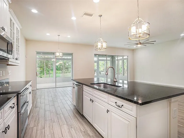 212 Shell Creek Ct — Photo 24