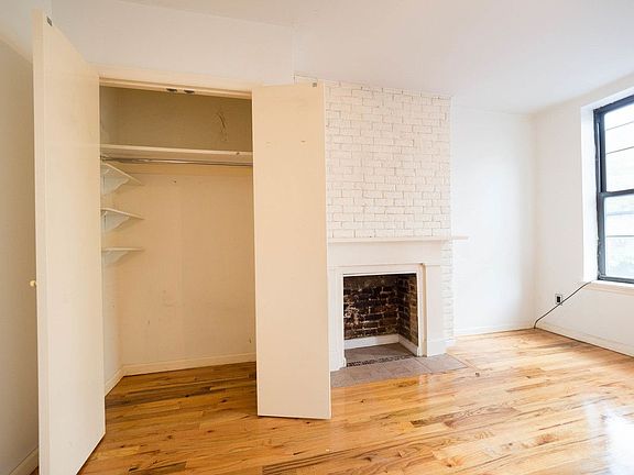 5th image of 437 Dekalb Ave APT 2R