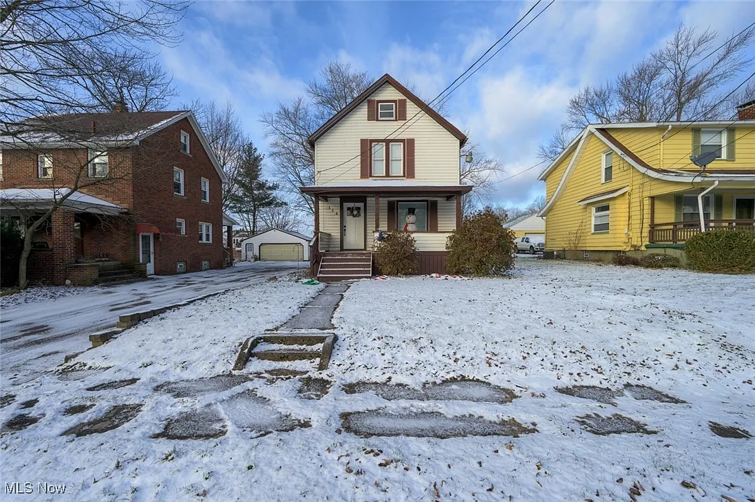114 Russell Ave photo 1