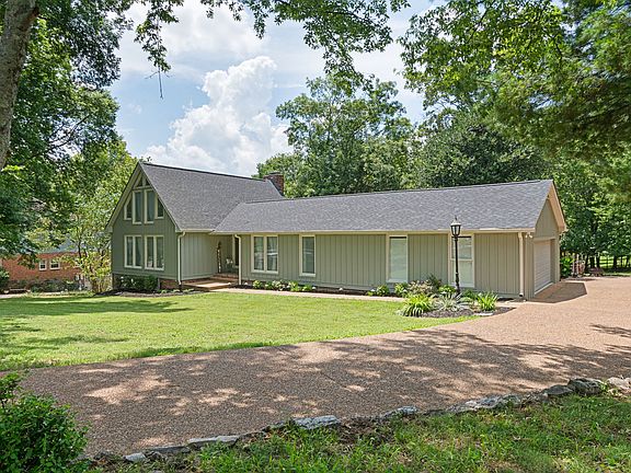2nd image of 1058 Greenwood Ct