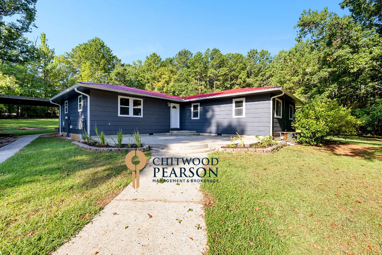 Remodeled 4BR Home on 1.5 Acres Near Downtown Senoia — Photo 1