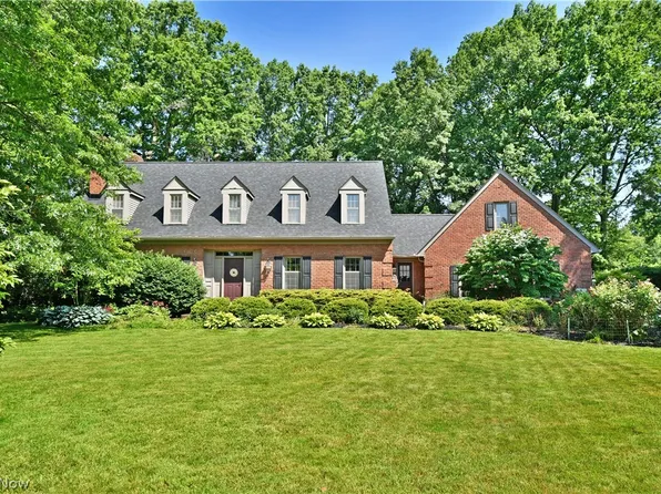 1010 Fairway Ct NE, Warren, OH 44483