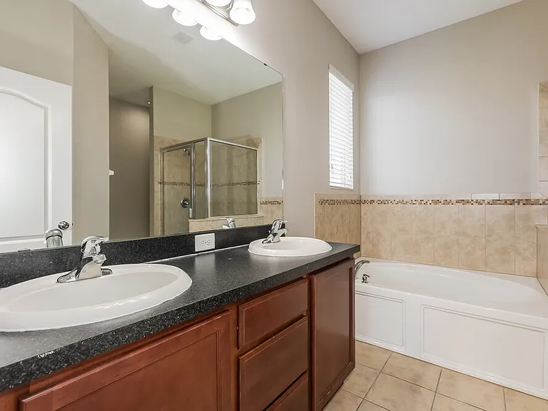 3911 Constantine Loop — Photo 11