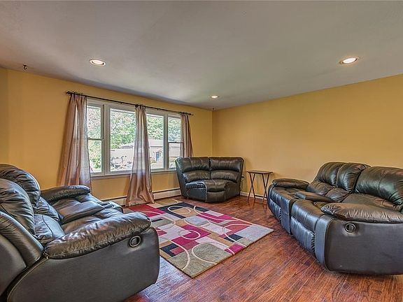 2nd image of 8123 Creekview Dr