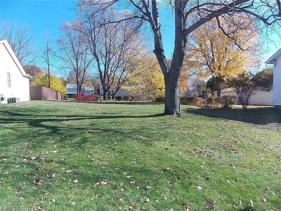 2nd image of 133 1st St