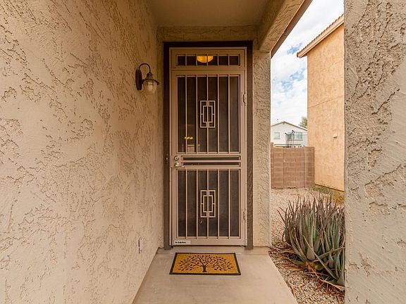 4th image of 1106 E Country Crossing Way