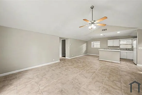 8716 N Blvd — Photo 9
