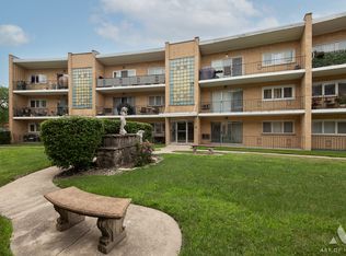 10316 S Pulaski Rd #303, Oak Lawn, IL 60453