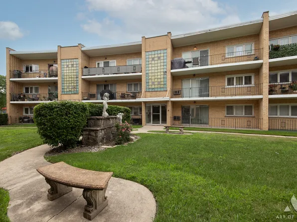 10316 S Pulaski Rd #303, Oak Lawn, IL 60453