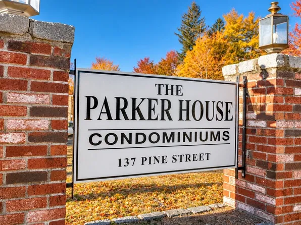 137 Pine St APT 2, Lowell, MA 01851