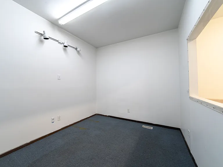 209 S Ford Blvd — Photo 5