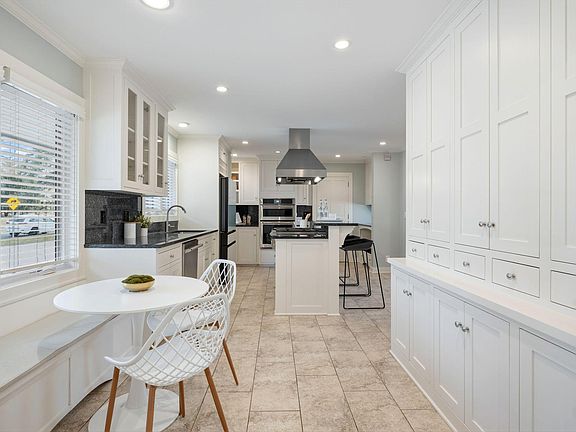 5th image of 5424 Highwood Dr W