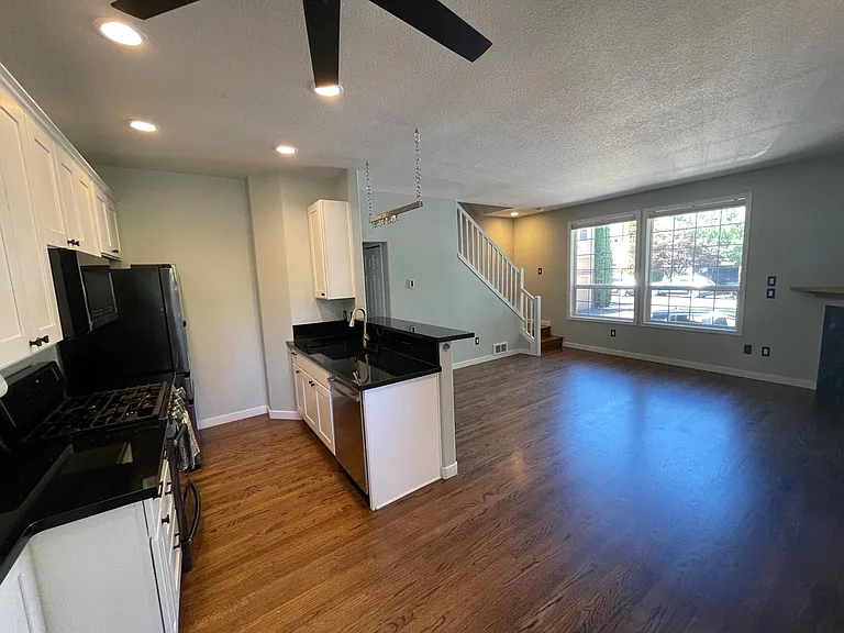 open floor plan kitchen/dining/living