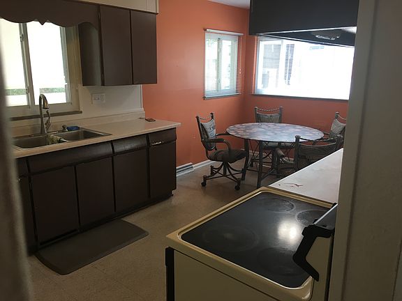 Eat in kitchen 