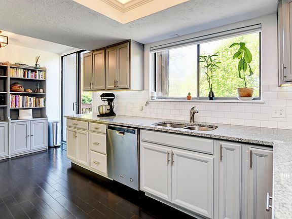 3rd image of 5060 Grasshopper Ln #1