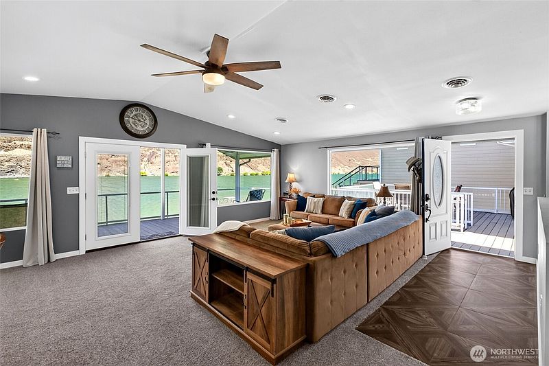 3rd image of 32014 Lakeview Road NE