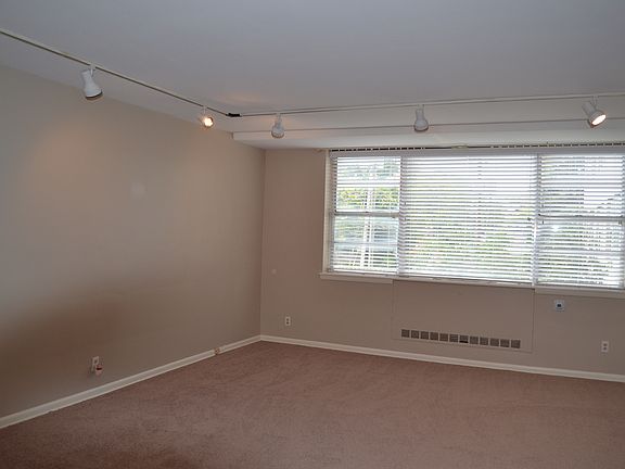3rd image of 1620 E Broad St #201