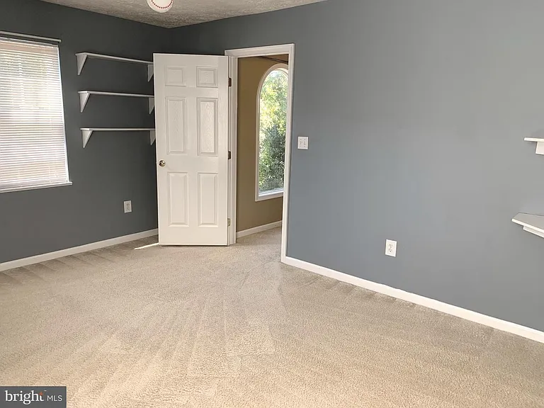 7931 Carriage Dr — Photo 29