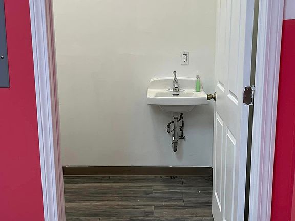 4th image of 1115 Albany Ave