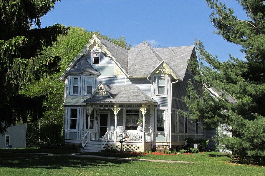 1st image of 408 S 10th St