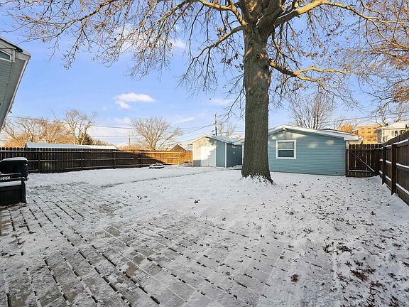 4th image of 2327 Washington Ln