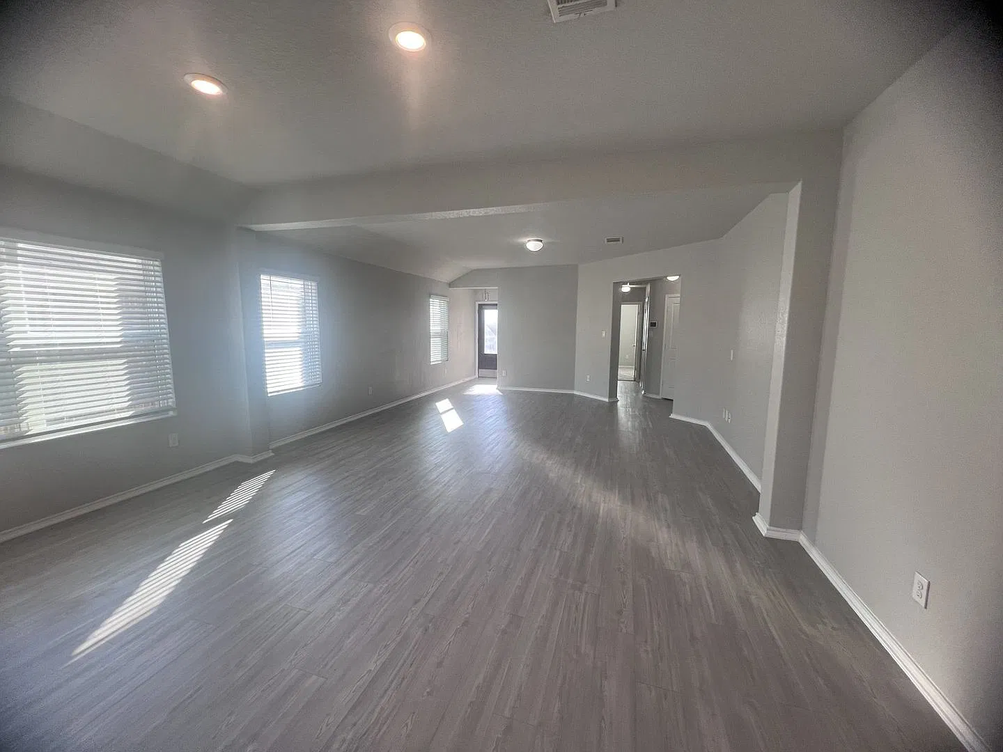 Beautiful 4 bedroom home in Voss Farms! — Photo 4