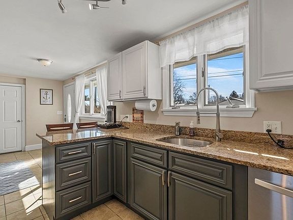 4th image of 180 Haverhill Ave