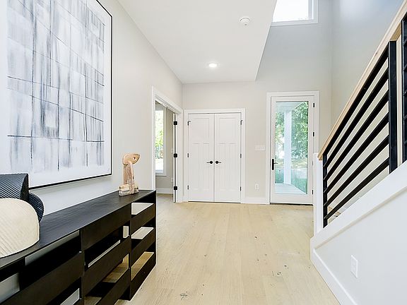 4th image of 6042 Guilford Ave