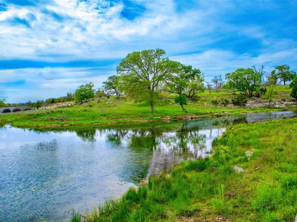 55 Pack Saddle Dr, Harper, TX 78631