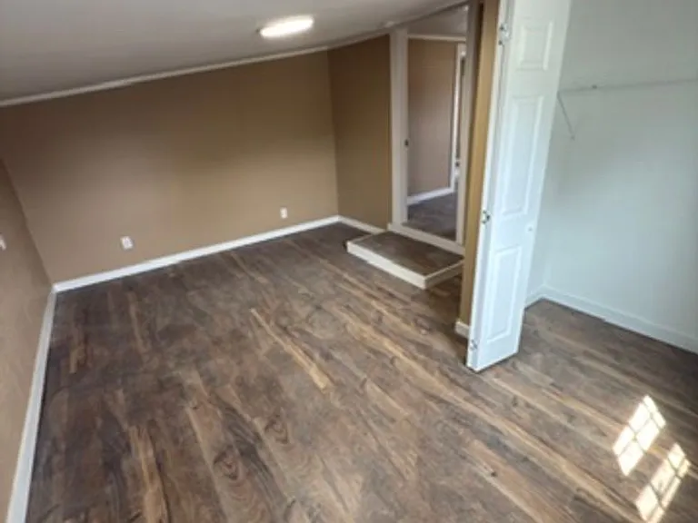 1904 Rayburn Ave — Photo 17