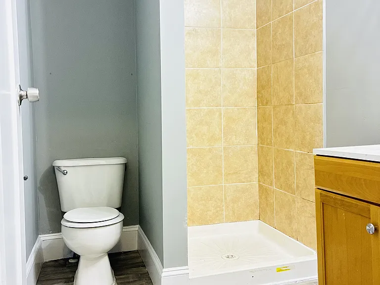 910 Walnut St — Photo 15