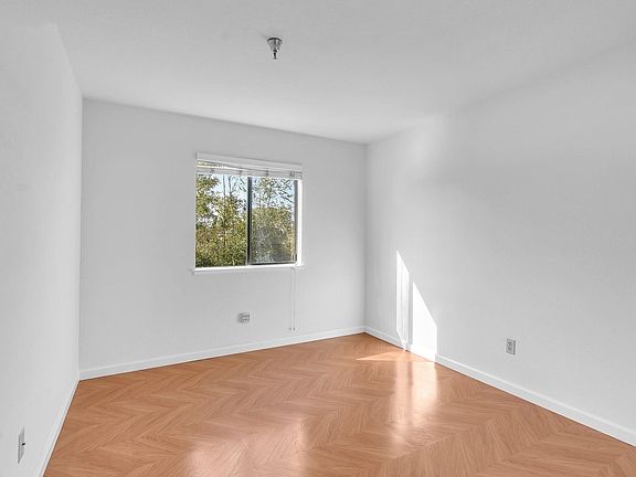 5th image of 711 S Bayshore Blvd APT 15
