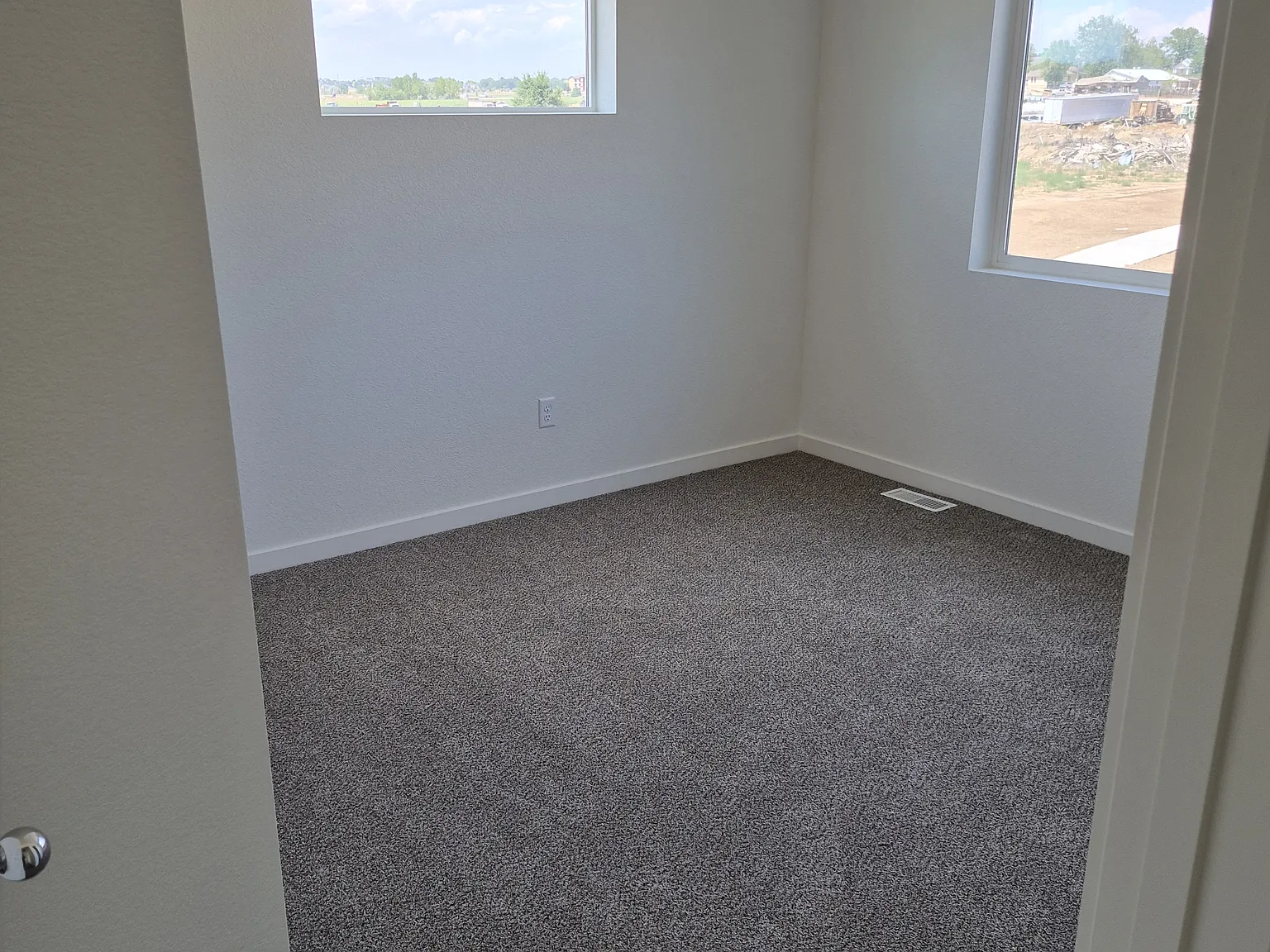 2 bed, 1040 sqft, $2,100 — Photo 3