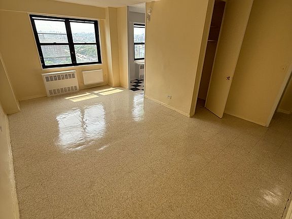 4th image of 945 Underhill Ave #435