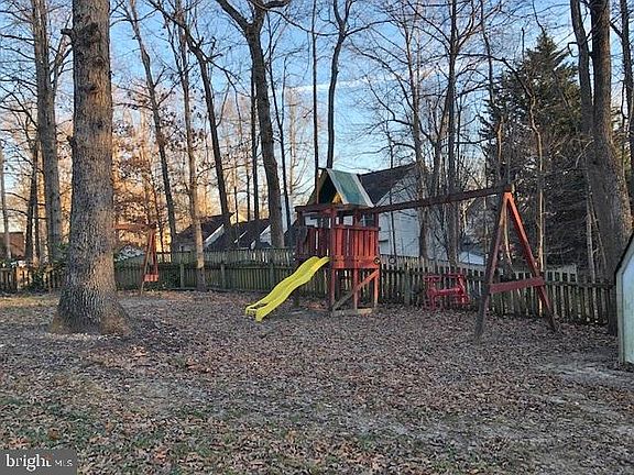 4th image of 4911 Queensbury Cir