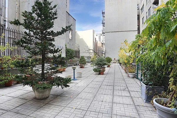 Sold by Compass | media 16