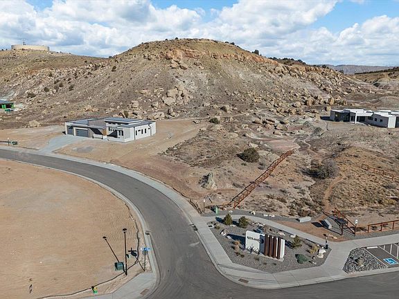 3rd image of 352 Canyon Rim Trl