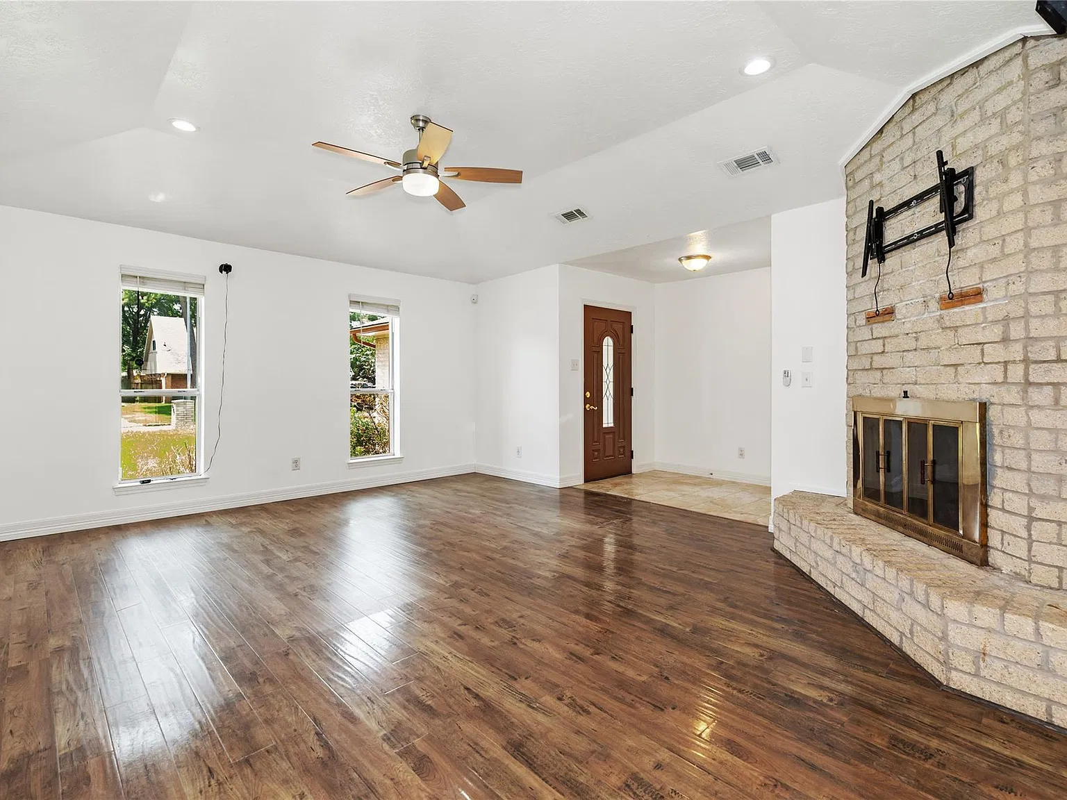 3 bed, 2.0 bath, 1751 sqft, $1,800 — Photo 4